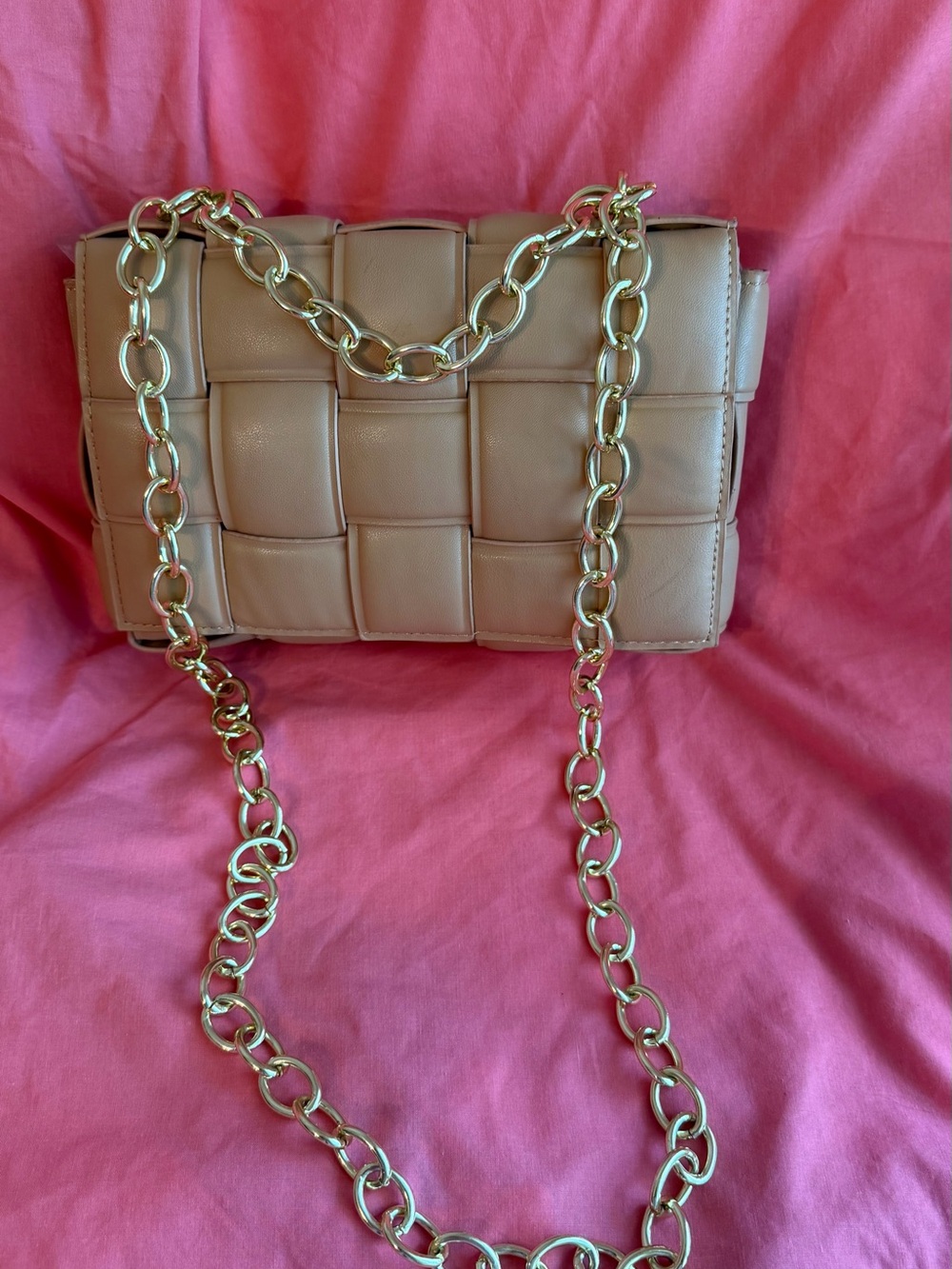 Source Unknown Woven Beige Shoulder Bag with Gold Chain